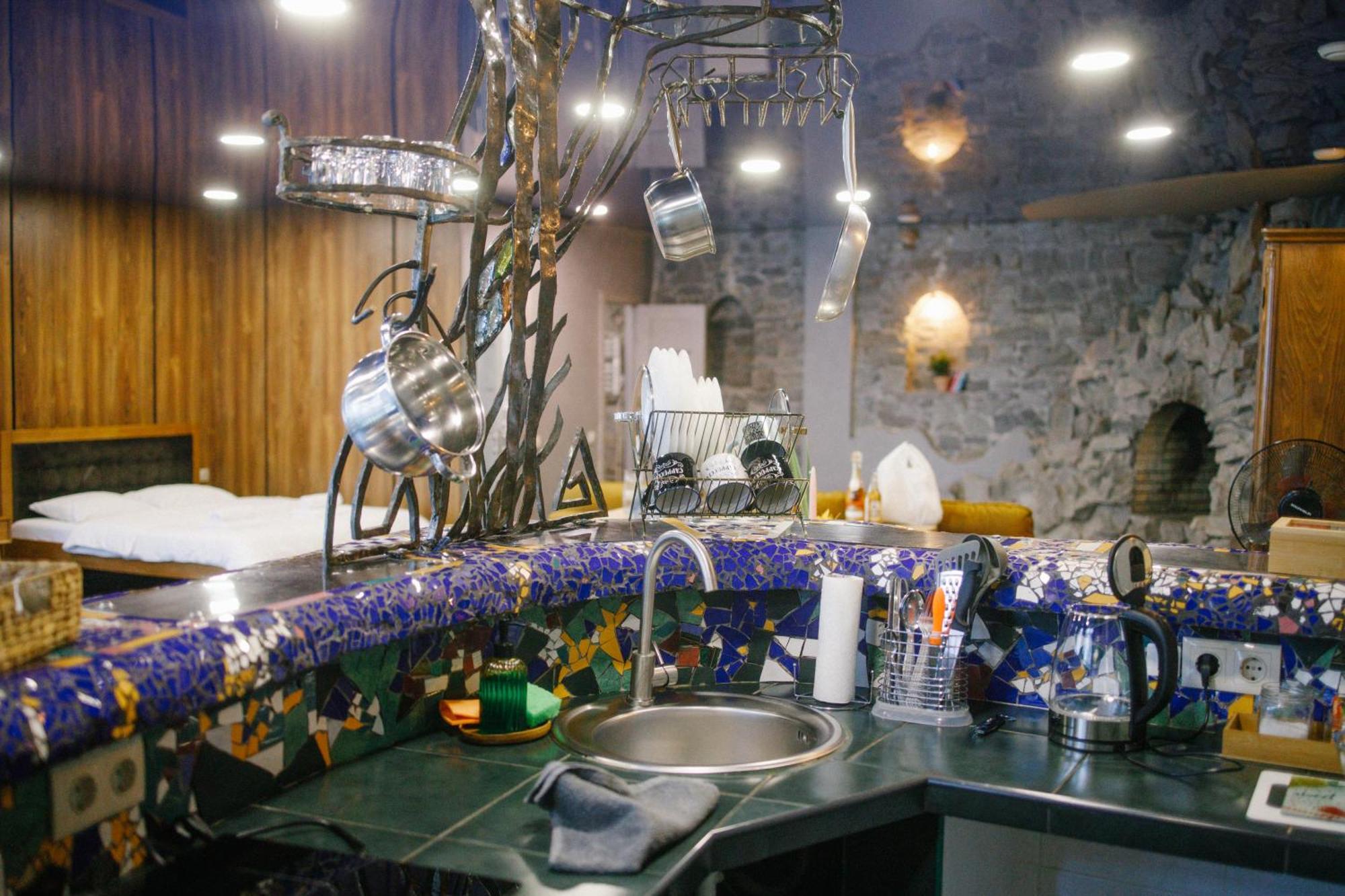Gaudi Apartment In Львов Экстерьер фото