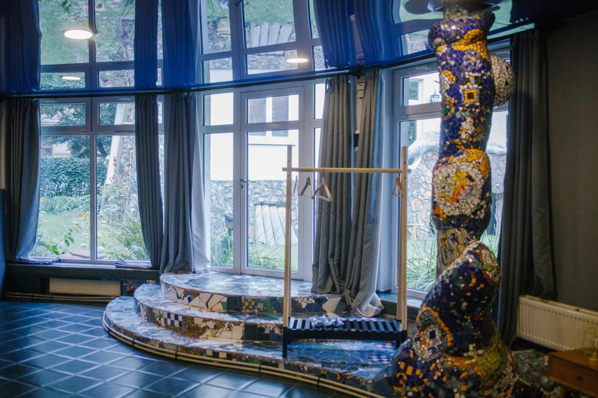 Gaudi Apartment In Львов Экстерьер фото